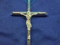 Тонкий католический крест из золота на заказ